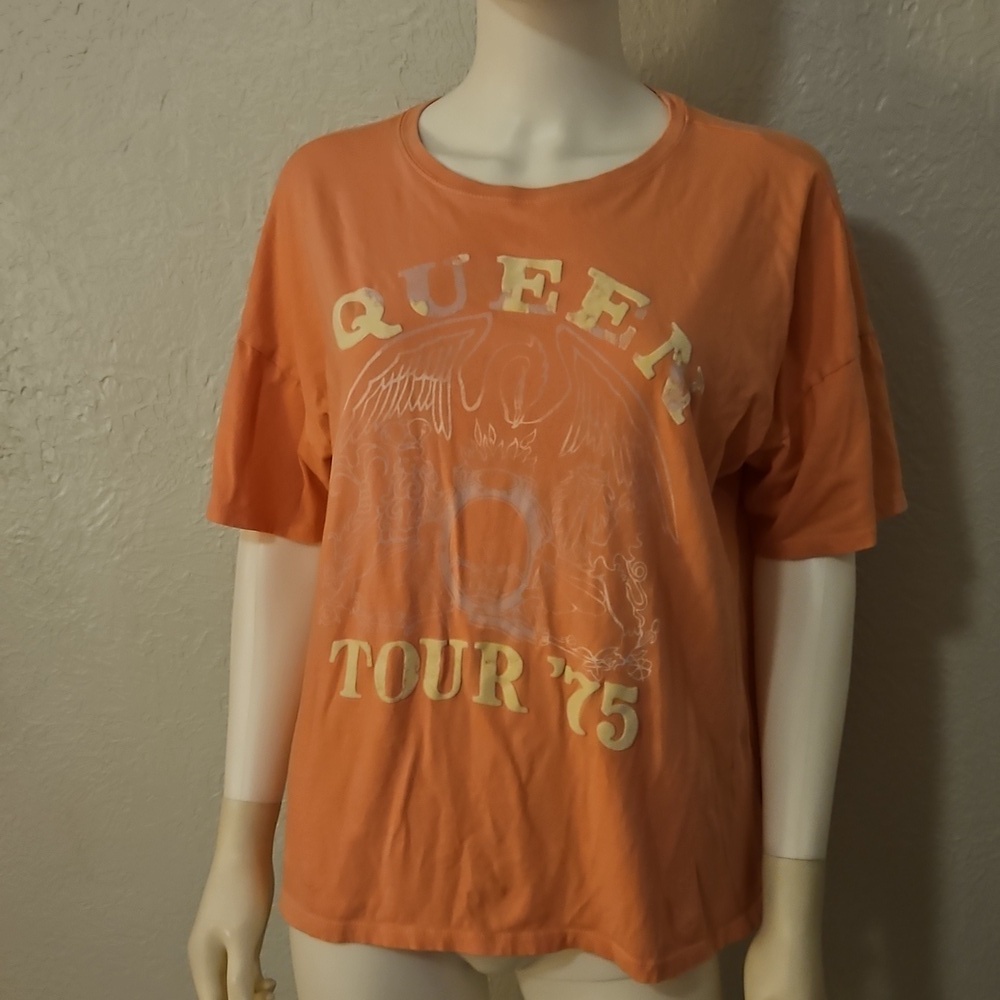 3/$30 AMERICAN EAGLE Peach Queen Band Tour 1975 Oversized T-Shirt - Picture 3 of 11